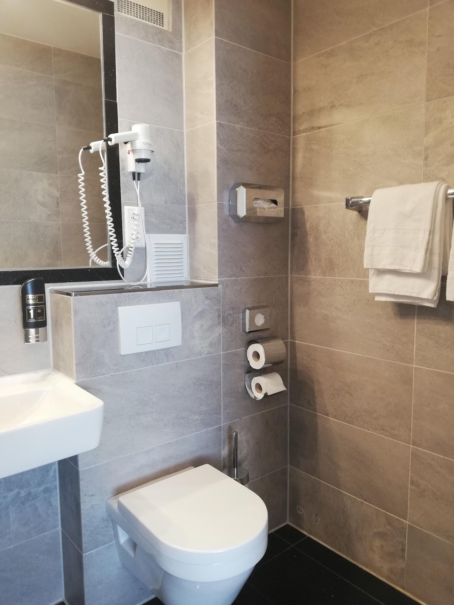 Hotel Central Hauptbahnhof Heidelberg Ngoại thất bức ảnh