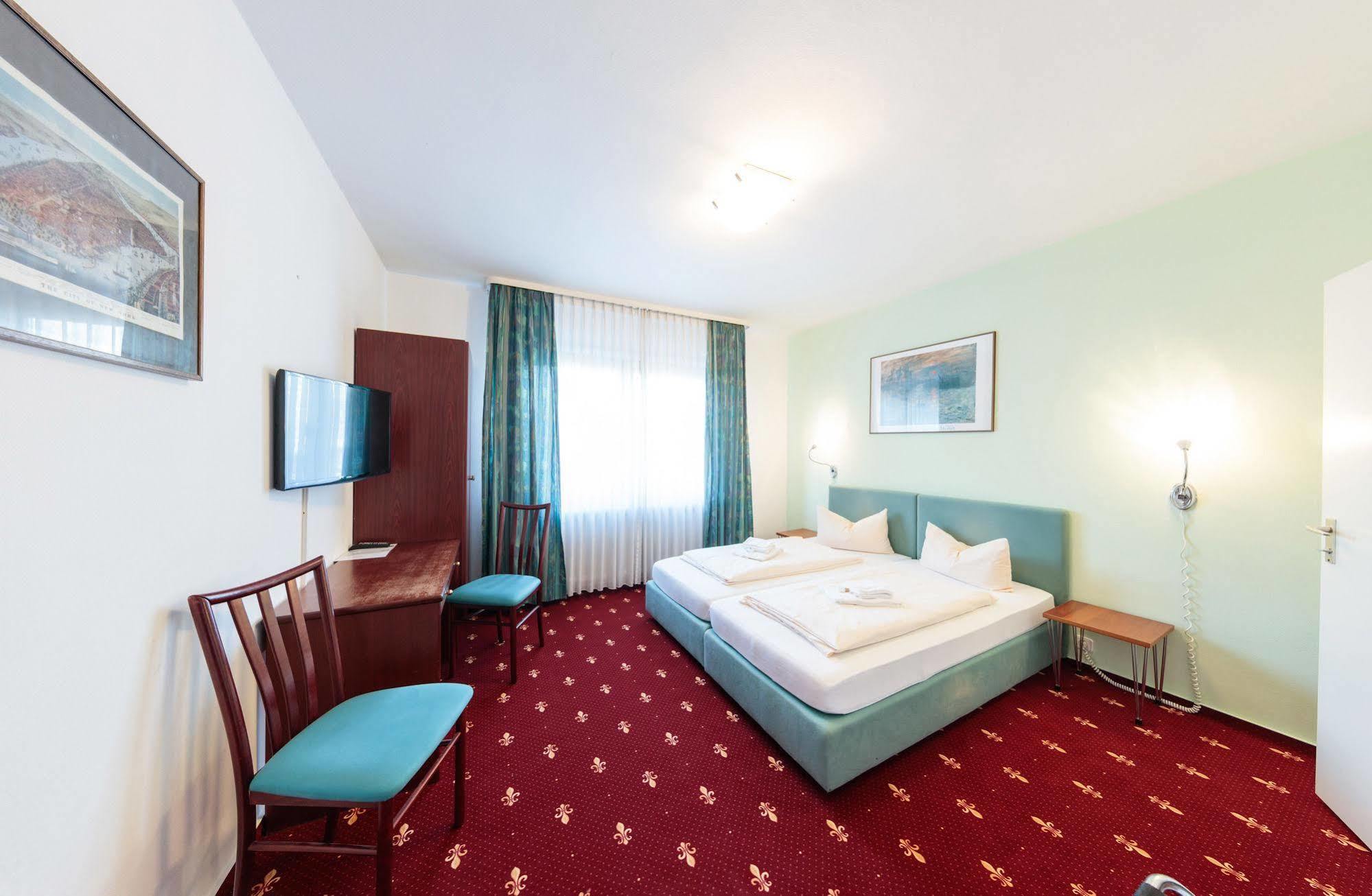 Hotel Central Hauptbahnhof Heidelberg Ngoại thất bức ảnh