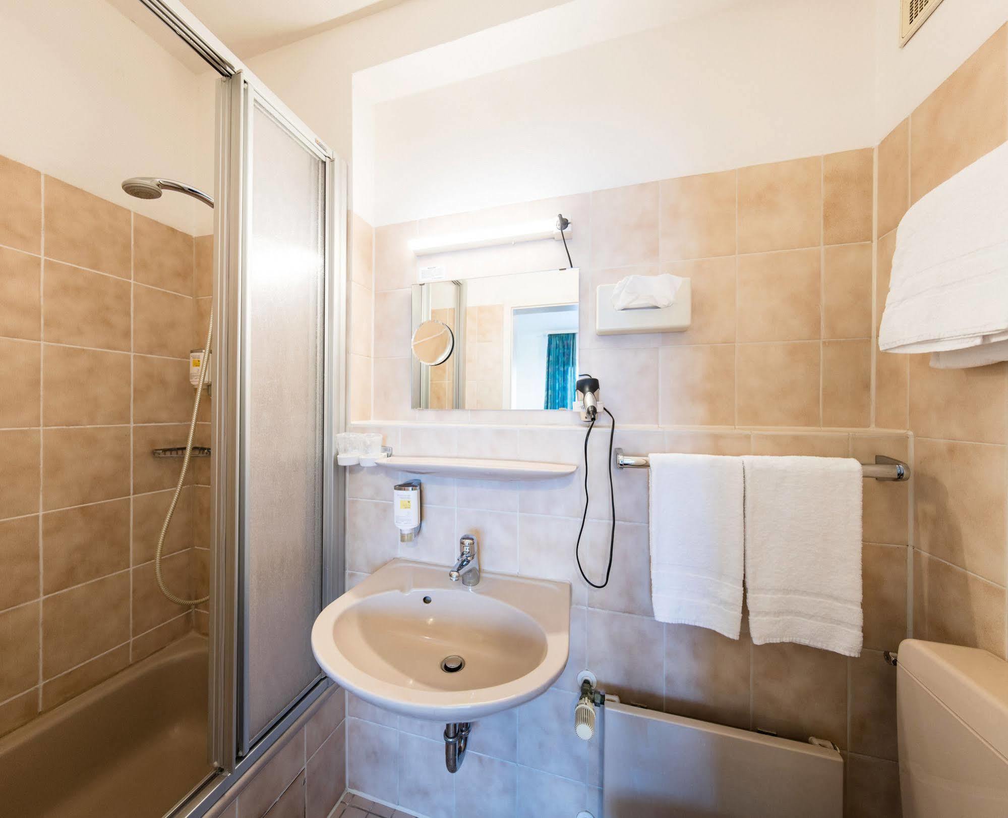 Hotel Central Hauptbahnhof Heidelberg Ngoại thất bức ảnh